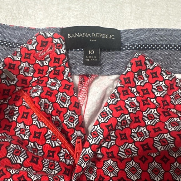 Banana Republic Red Geometric Flat Front Plaid Shorts - Picture 5 of 10